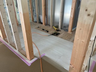 小美玉市Y様邸新築工事　フローリング施工